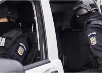 Bătaie cu macete și cuțite! 10 arestați, alți suspecți dați în urmărire după scandalul violent din stradă