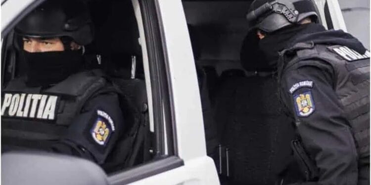 Bătaie cu macete și cuțite! 10 arestați, alți suspecți dați în urmărire după scandalul violent din stradă