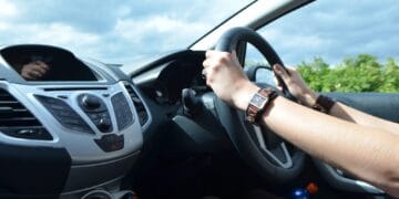 Alarmă în trafic: 84% dintre accidentele cu mașini cu volan pe dreapta, provocate de șoferi. Sancțiuni pe bandă rulantă după controalele Poliției