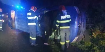 Microbuz răsturnat într-o curbă periculoasă! Cinci femei au ajuns la spital!
