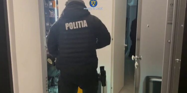 Atac cu spray lacrimogen! Descoperire surprinzătoare la percheziții! Zeci de mii de țigarete ilegale!