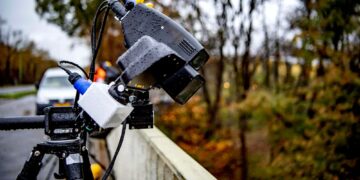 RADARE PE BANDĂ RULANTĂ ÎN APRILIE! Unde „vânează” polițiștii vitezomanii!