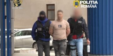 Reținut pentru trafic de persoane, chiar din penitenciar! Tânăr acuzat că și-a exploatat iubita prin metoda „loverboy”!
