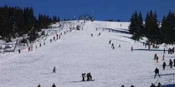 Condiții excelente de schi, dar cu avertismente clare. Salvamont: nu ieșiți în afara pârtiilor