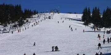 Condiții excelente de schi, dar cu avertismente clare. Salvamont: nu ieșiți în afara pârtiilor