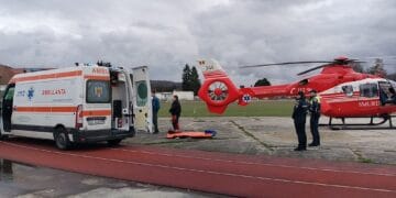Strivit de un copac! Bărbat în stare gravă, transportat cu elicopterul SMURD!