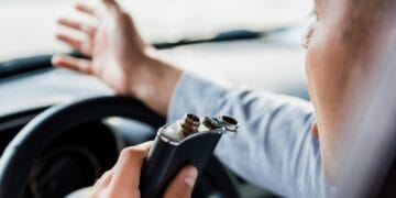 Accident provocat de un șofer beat! Alcoolemie uriașă, o femeie rănită și transportată la spital