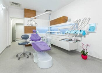 Amendă uriașă pentru o clinică stomatologică! Deșeuri medicale aruncate ilegal