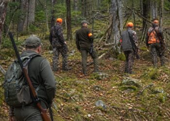 Împușcat accidental de propriul fiu! Tânăr reținut după un incident grav petrecut într-o pădure!