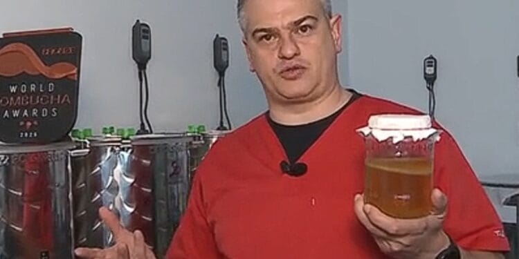 Performanță românească într-o competiție mondială! O fabrică a adus prima medalie internațională pentru kombucha din România