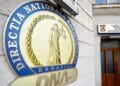 Inspector ANAF antifraudă, prins în flagrant după ce ar fi luat mită pentru „rezolvarea” unor controale fiscale. DNA vorbește despre zeci de mii de euro și influență în interiorul instituției