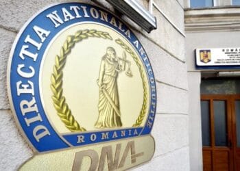 Inspector ANAF antifraudă, prins în flagrant după ce ar fi luat mită pentru „rezolvarea” unor controale fiscale. DNA vorbește despre zeci de mii de euro și influență în interiorul instituției