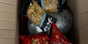 Droguri ascunse printre alimente: aproape 9 kilograme de canabis și sute de grame de hașiș!