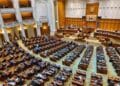 Guvernul Bolojan, pus pe pauză după moțiune: România intră într-o criză politică cu miză economică majoră