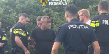Salvată din mâinile fostului soț după ce a fost observată de polițiști la volan, cu urme de violență pe față. Bărbatul s-a ascuns peste noapte într-o grotă