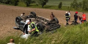Tragedie! Un copil de doi ani a murit după ce maşina în care se afla s-a răsturnat. Patru minori erau transportaţi fără scaune auto