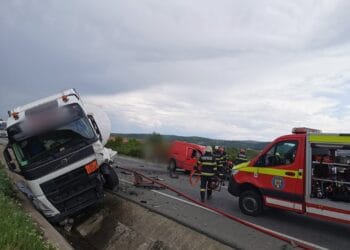 Accident cumplit! Un bărbat a murit după impactul dintre o mașină și o cisternă!