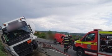 Accident cumplit! Un bărbat a murit după impactul dintre o mașină și o cisternă!