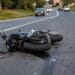 Accident! Minoră de 16 ani, fără permis și pe motociclu neînmatriculat, rănită după impact cu o mașină!