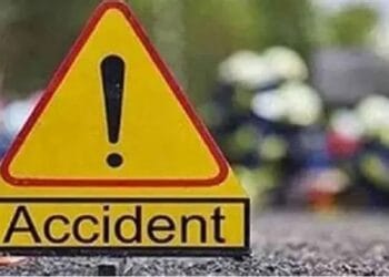 Accident grav! Mașină scăpată de sub control, proiectată într-un garaj. Șoferul avea permisul anulat