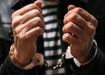 Caz șocant! Bărbat arestat după ce și-ar fi violat și bătut mama în vârstă de 71 de ani