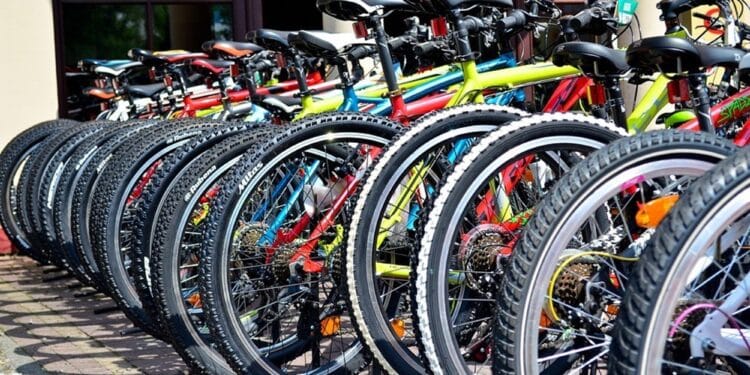 Rețea de hoți destructurată! Biciclete și scutere furate chiar din fața restaurantelor!