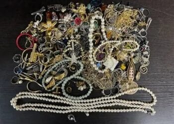 Aproape 18 kilograme de aur, confiscate de ANAF la o casă de amanet! Inspectorii antifraudă au descoperit contracte nedeclarate