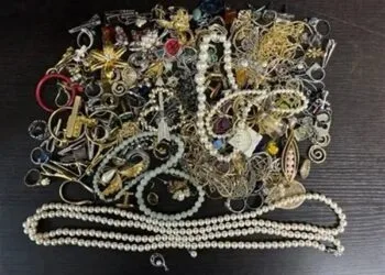 Aproape 18 kilograme de aur, confiscate de ANAF la o casă de amanet! Inspectorii antifraudă au descoperit contracte nedeclarate
