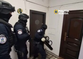 Minoră cercetată pentru trafic de droguri. Marfa era depozitată prin locații închiriate în regim hotelier!