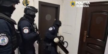Minoră cercetată pentru trafic de droguri. Marfa era depozitată prin locații închiriate în regim hotelier!
