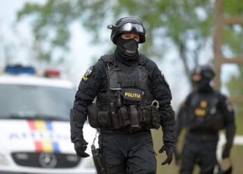 Tun de milioane în pandemie! Doi inculpați, trimiși în judecată după ce au promis măști și echipamente medicale, dar au cumpărat imobile și mașini de lux