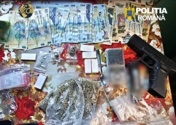 Doi bărbați arestați după ce ar fi vândut droguri și substanțe psihoactive! Anchetatorii au găsit zeci de doze pregătite pentru vânzare