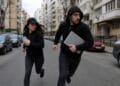 Percheziții după un furt! Telefon și laptop sustrase, bani transferați din contul victimei!