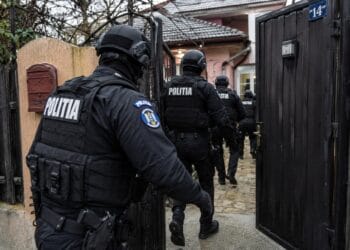 Descinderi de amploare! Arme, droguri și obiecte periculoase găsite de polițiști în urma a 17 percheziții