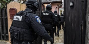Descinderi de amploare! Arme, droguri și obiecte periculoase găsite de polițiști în urma a 17 percheziții