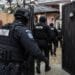 Descinderi de amploare! Arme, droguri și obiecte periculoase găsite de polițiști în urma a 17 percheziții