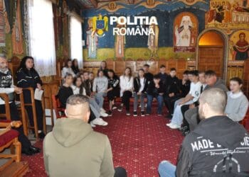 Lecție dură despre libertate pentru elevi! Adolescenții au intrat în penitenciar și au discutat cu deținuți condamnați pentru trafic de droguri