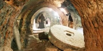 Misterele unei peșteri! Între istorie, legendă și „orașul” ascuns din subteran!