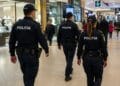 Descinderi într-un complex comercial! Polițiștii au ridicat mii de produse suspectate că erau contrafăcute
