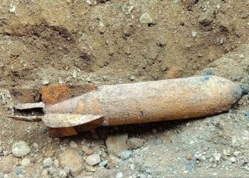 Alertă după descoperirea unui proiectil cu explozibil! Zona a fost securizată de autorități
