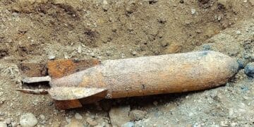 Alertă după descoperirea unui proiectil cu explozibil! Zona a fost securizată de autorități