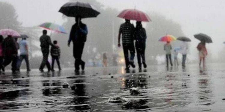 România, lovită de un nou ciclon mediteranean! Furtuni, vânt puternic și ploi torențiale în weekend