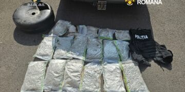 Captură impresionantă de droguri! 73 de kilograme de canabis, ascunse într-un compartiment secret al unei mașini