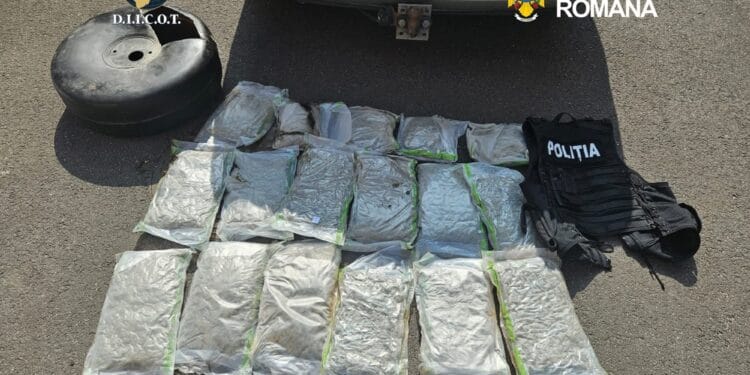 Captură impresionantă de droguri! 73 de kilograme de canabis, ascunse într-un compartiment secret al unei mașini