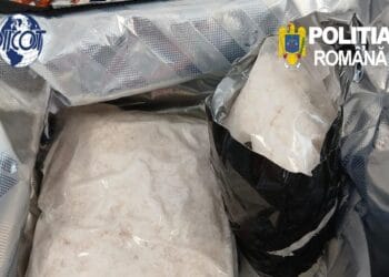 4 kilograme de substanță psihoactivă adusă din Olanda, interceptate de DIICOT. Doi bărbați au fost prinși în flagrant!
