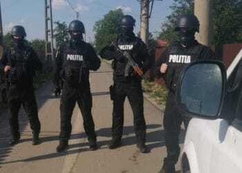 Descinderi în trei județe după un scandal violent. Zeci de percheziții și audieri într-un dosar de amenințări și agresiuni