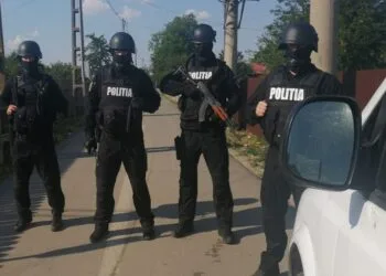Descinderi în trei județe după un scandal violent. Zeci de percheziții și audieri într-un dosar de amenințări și agresiuni
