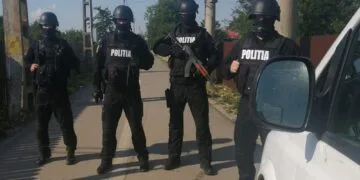 Descinderi în trei județe după un scandal violent. Zeci de percheziții și audieri într-un dosar de amenințări și agresiuni
