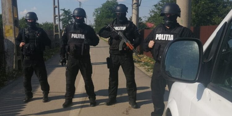 Fugari aduși din Franța și Italia. Un condamnat pentru tâlhărie avea de executat aproape patru ani de închisoare