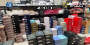 Percheziții! Aproape 2 milioane de lei în haine, încălțăminte și parfumuri contrafăcute, ridicate de polițiști!